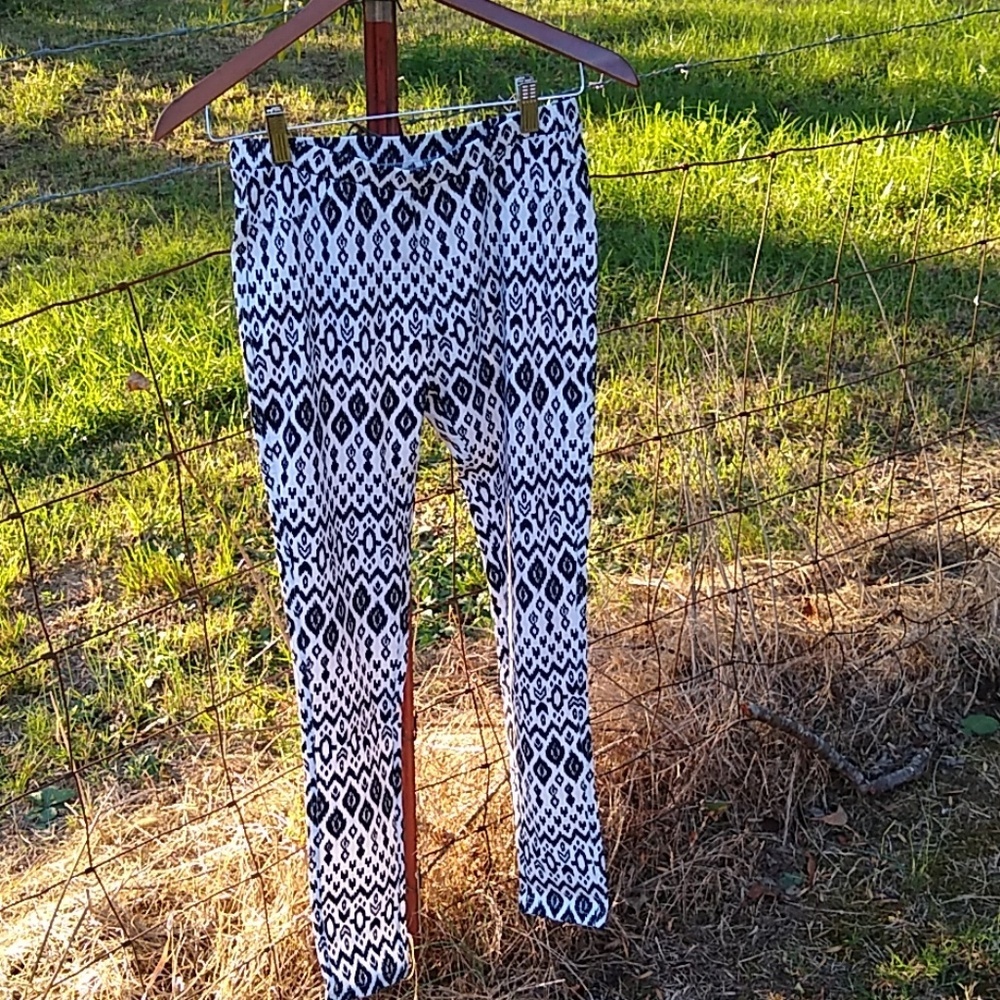 Steve Madden pattern Leggings size medium